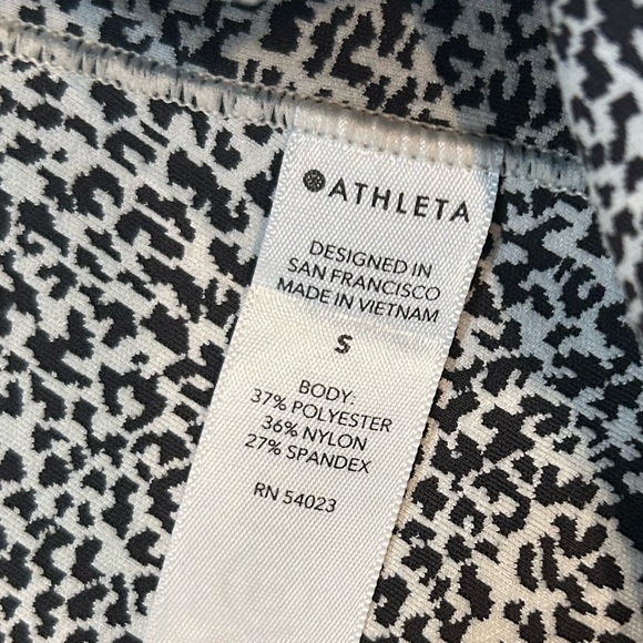 Athleta Salutation Stash Pocket II Textured Tight Leggings in Micro Cheetah Sm - Picture 7 of 9